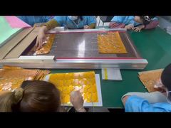 Dispensar adesivo para fixar o ponto de solda do cabo do aquecedor